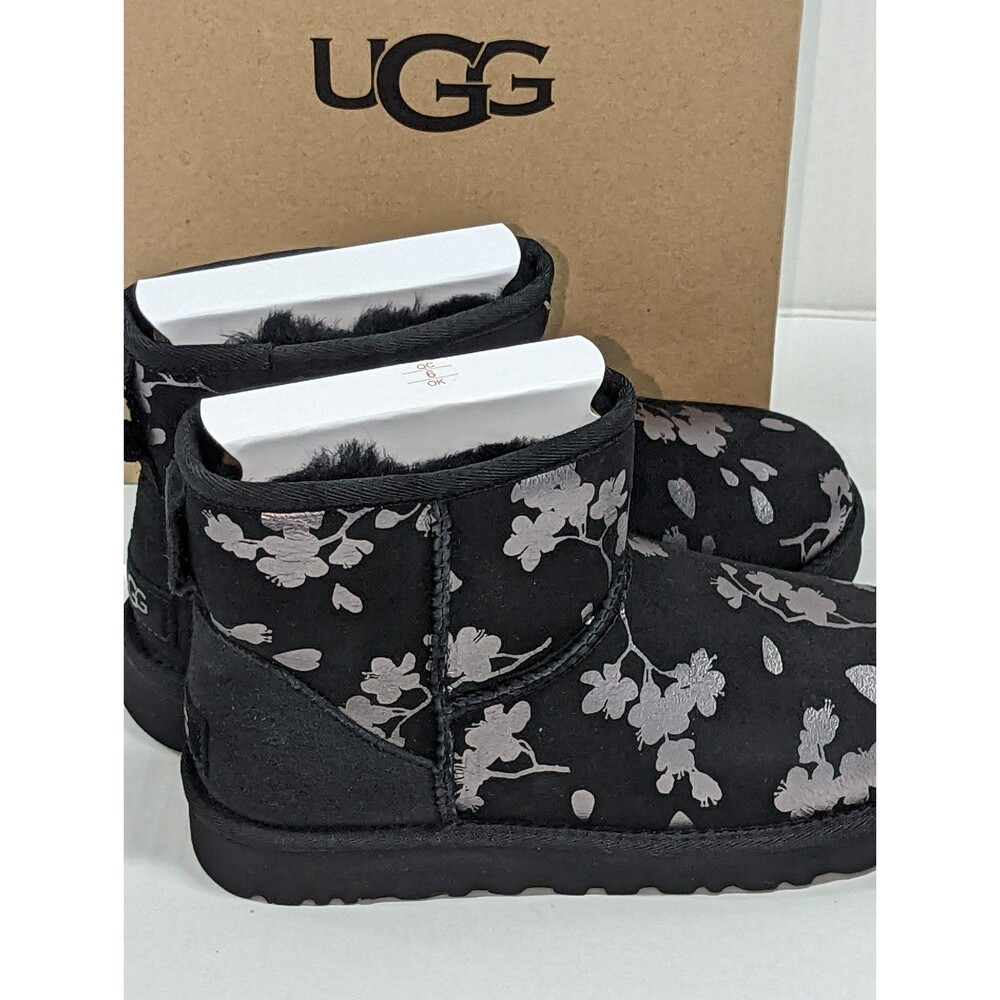 UGG - Picture 2 of 7
